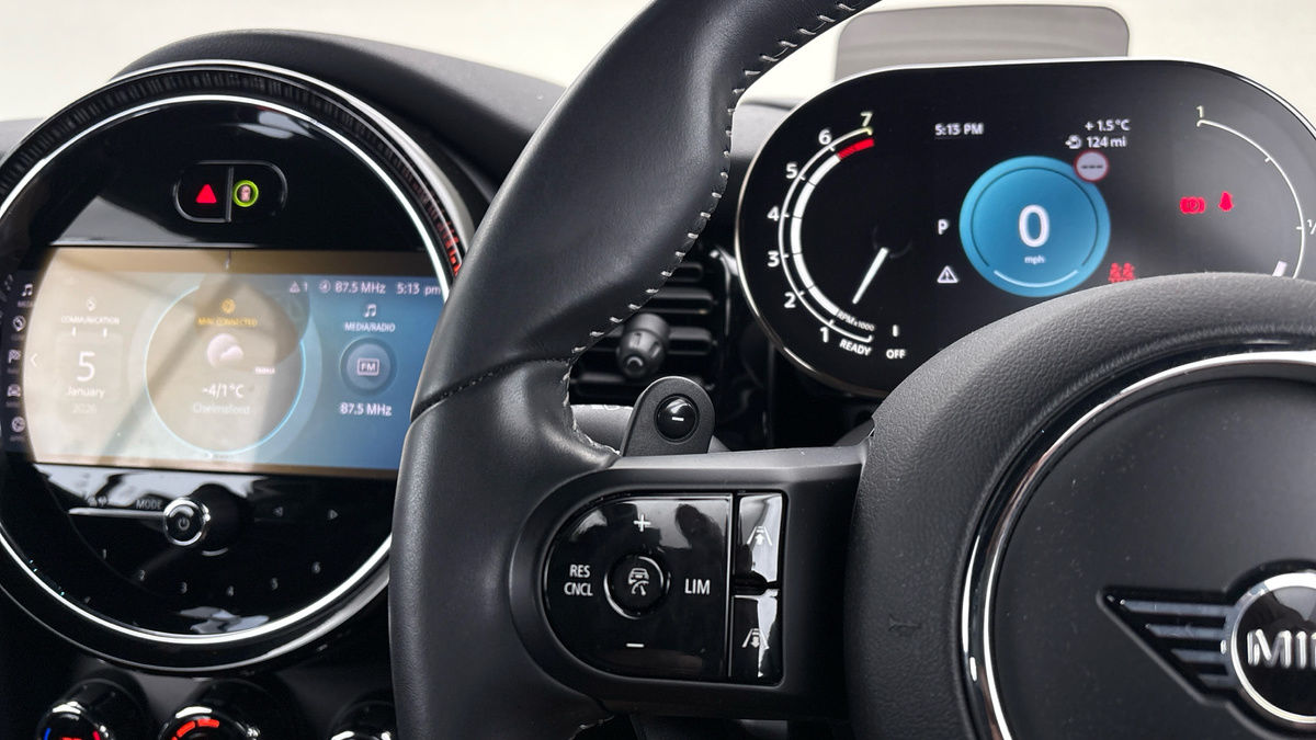 MINI Convertible Image 13