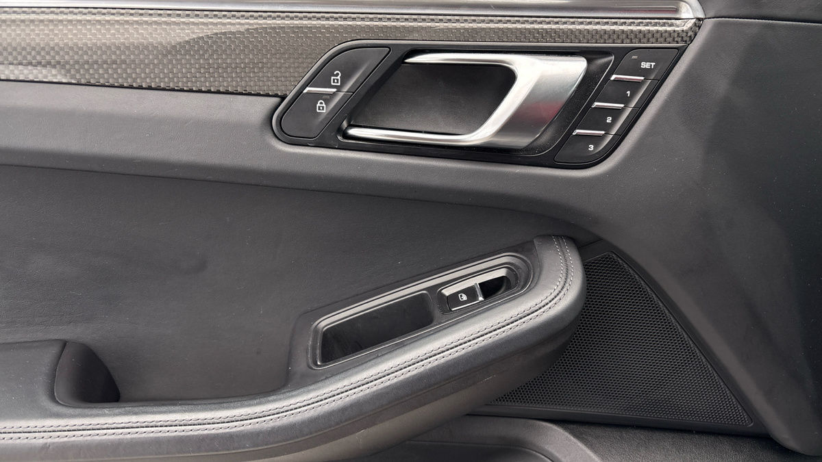 Porsche Macan Image 19