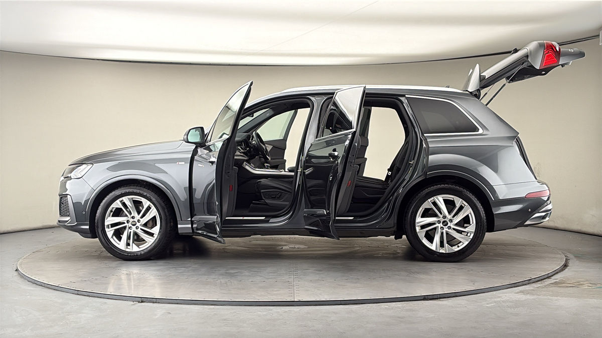 More views of Audi Q7