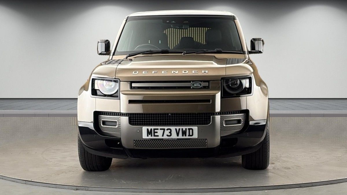 Land Rover Defender 110 Image 3