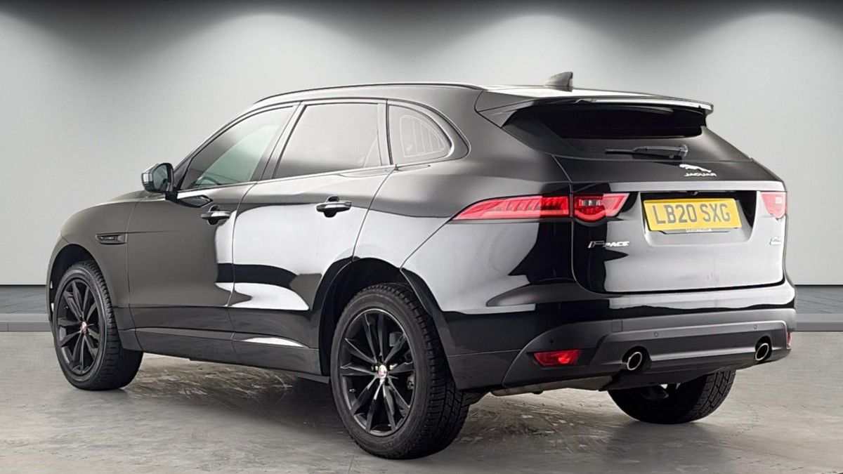 Jaguar F-PACE Image 2