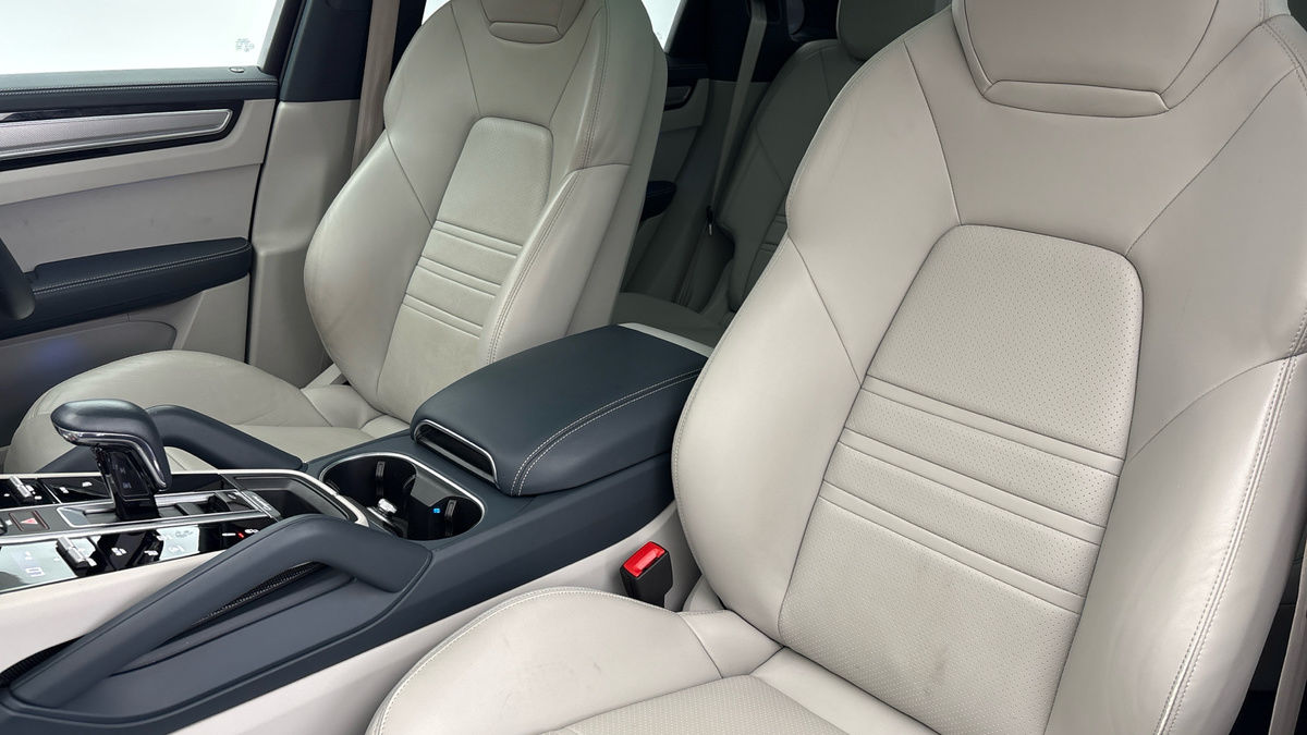 Porsche Cayenne Image 7