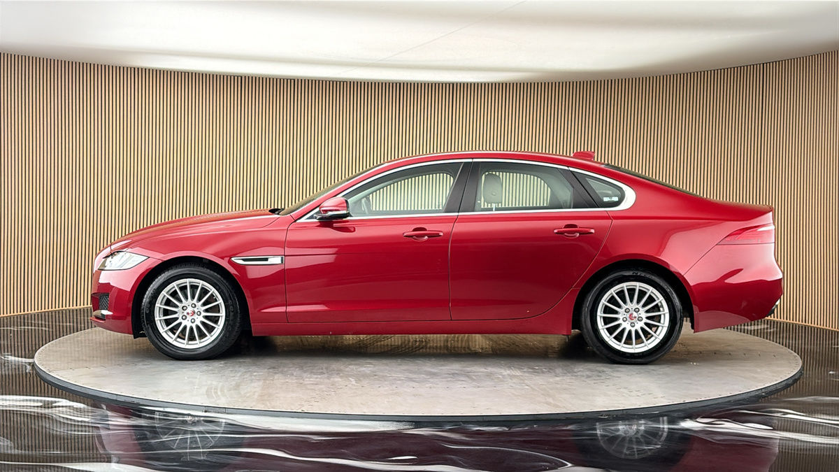 Jaguar XF Image 15