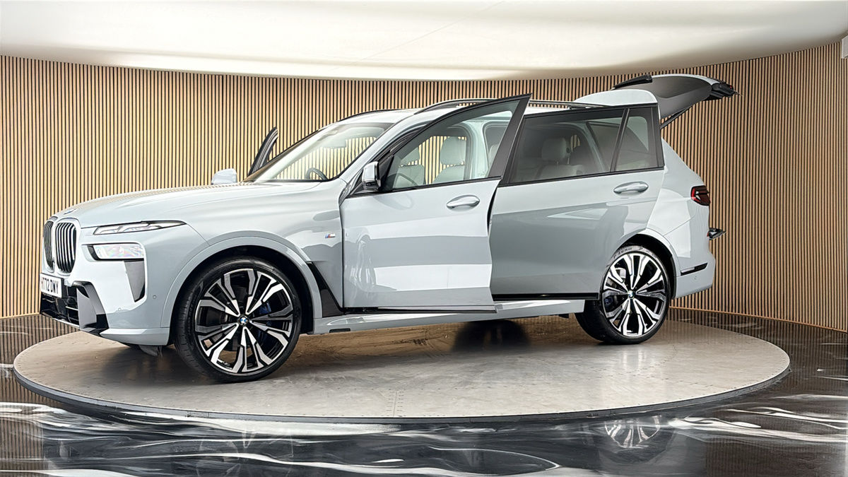 More views of BMW X7