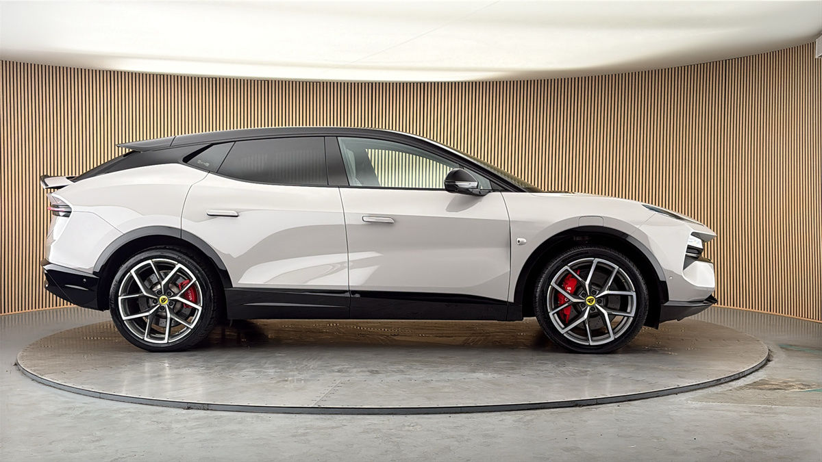 More views of Lotus Eletre