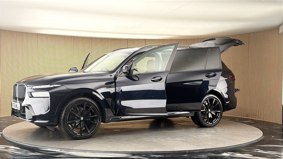 More views of BMW X7