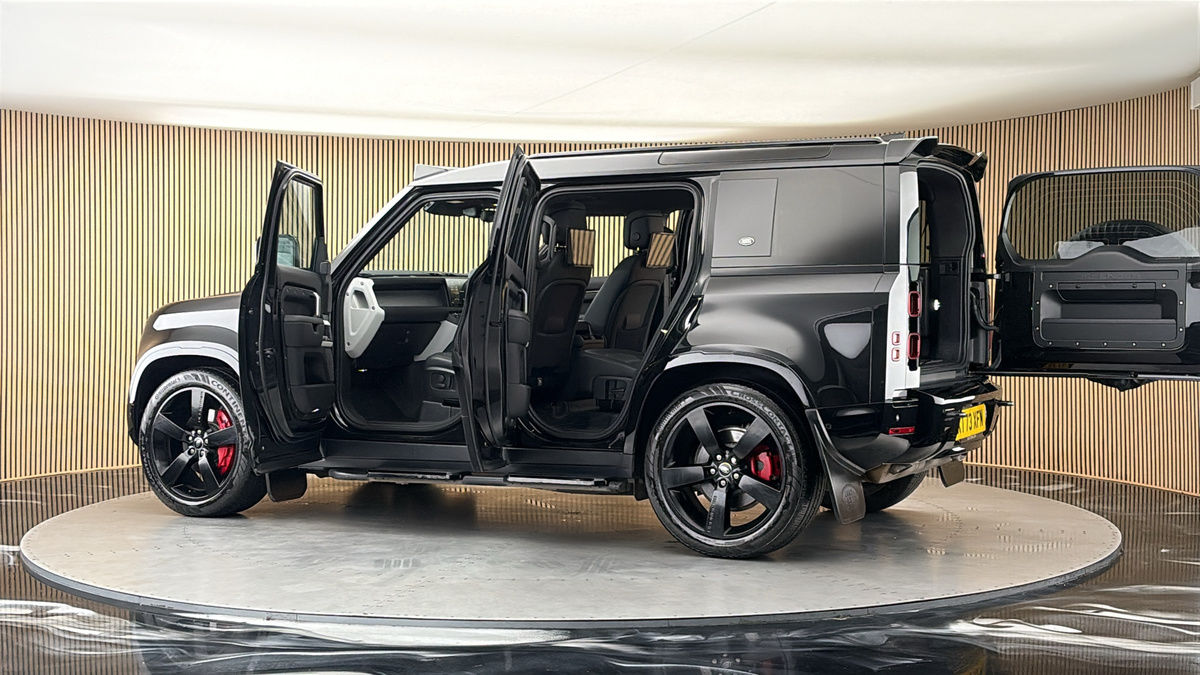 More views of Land Rover Defender 110