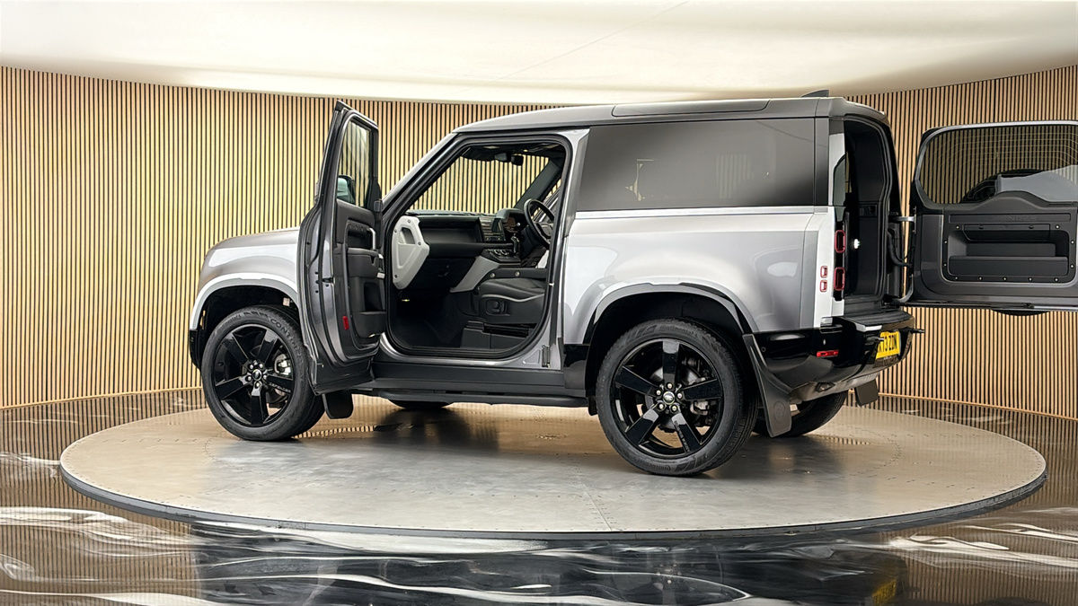 More views of Land Rover Defender 90