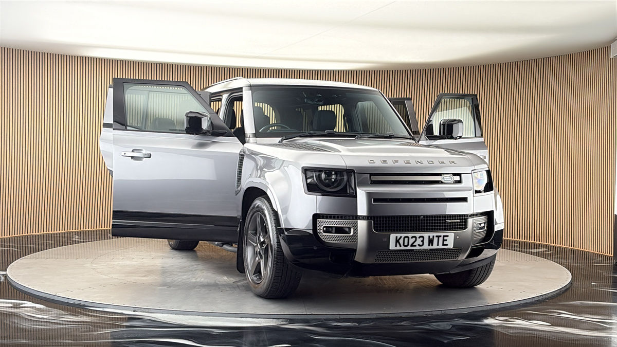 More views of Land Rover Defender 110