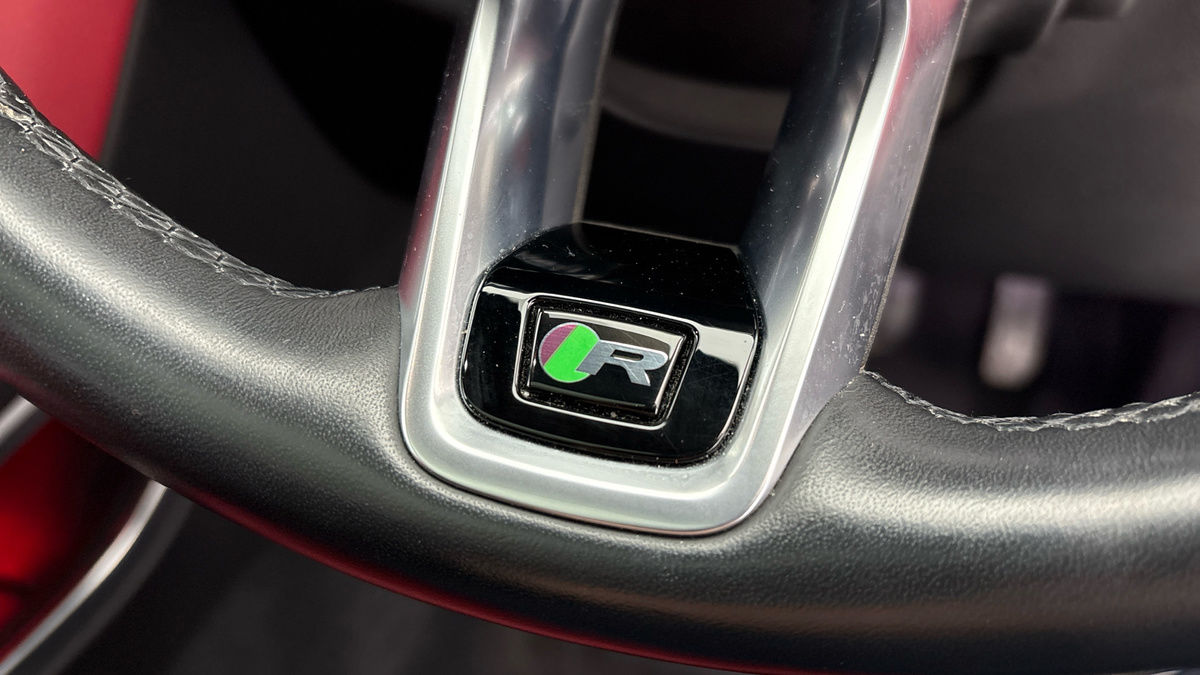 Jaguar F-PACE Image 25