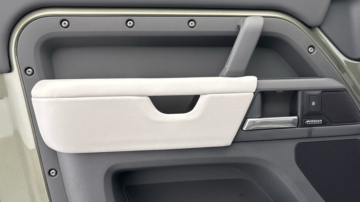 Land Rover Defender 90 Image 19