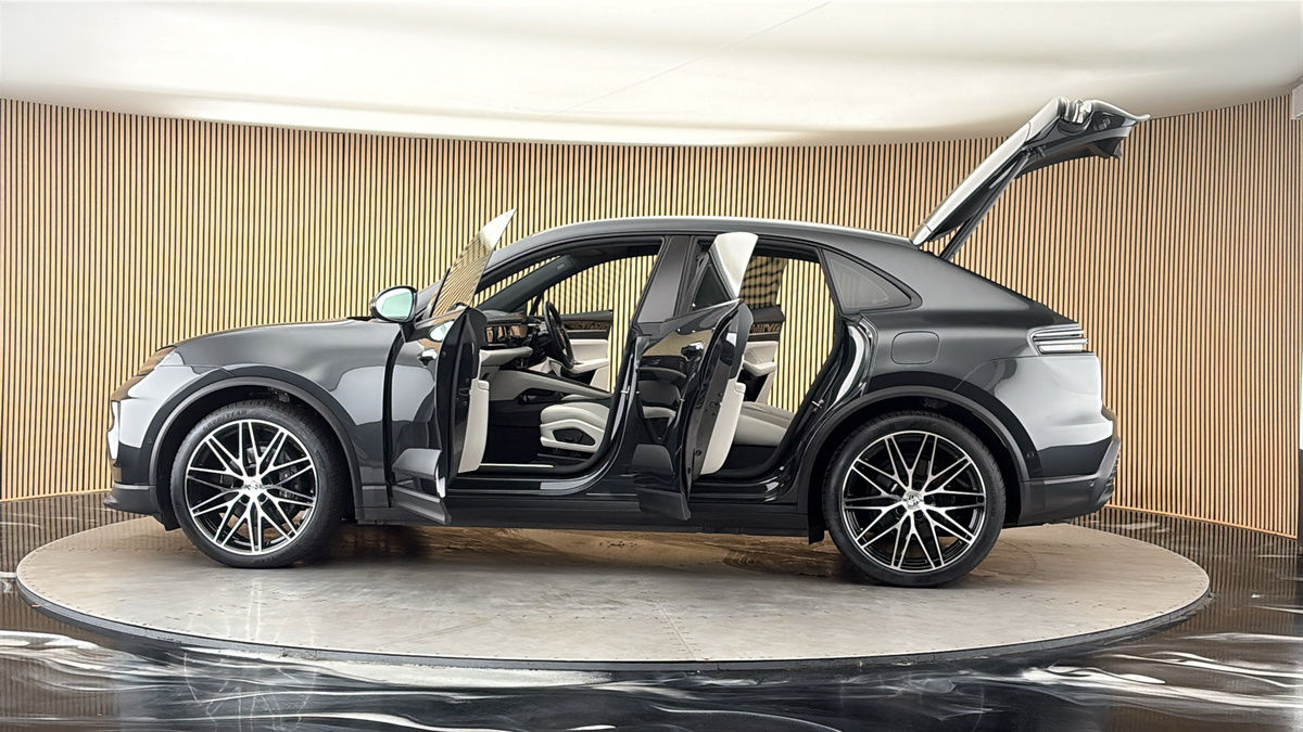 More views of Porsche Macan
