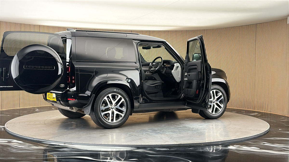 More views of Land Rover Defender 90
