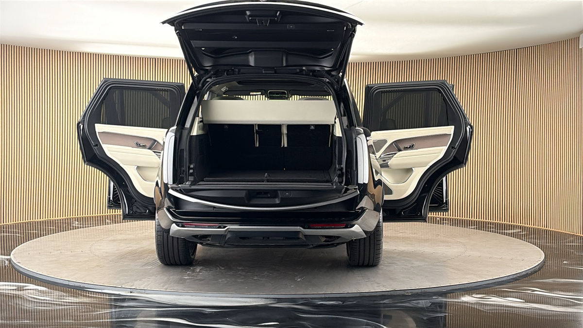 More views of Land Rover Range Rover