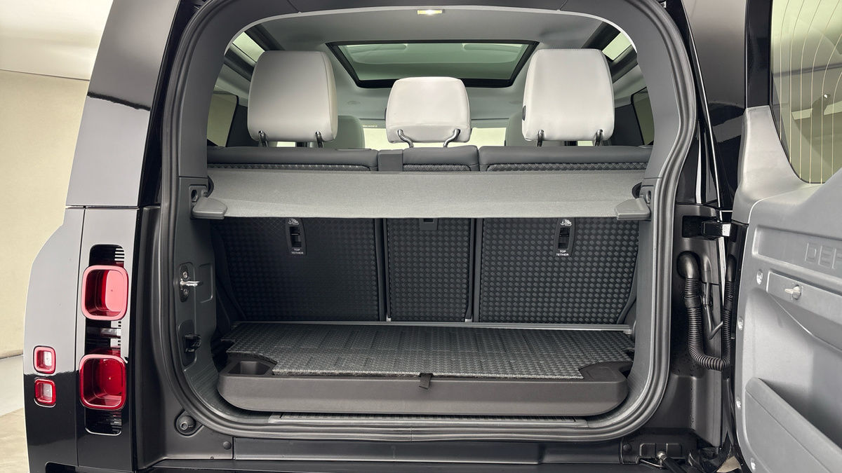 Land Rover Defender 90 Urban Image 17