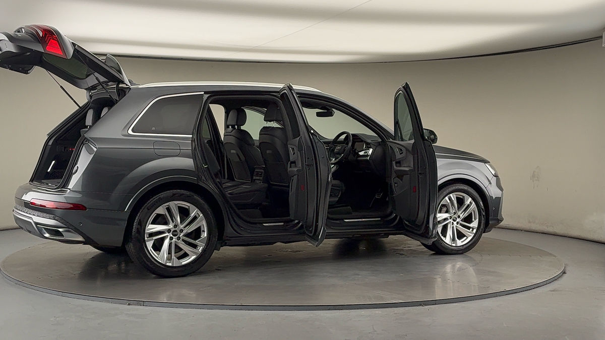 More views of Audi Q7