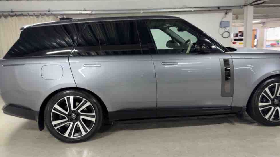 More views of Land Rover Range Rover