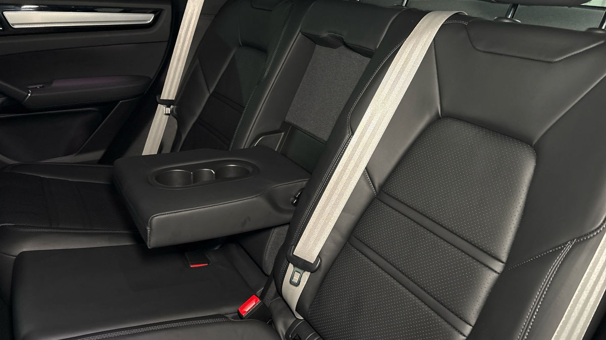 Porsche Cayenne Image 9