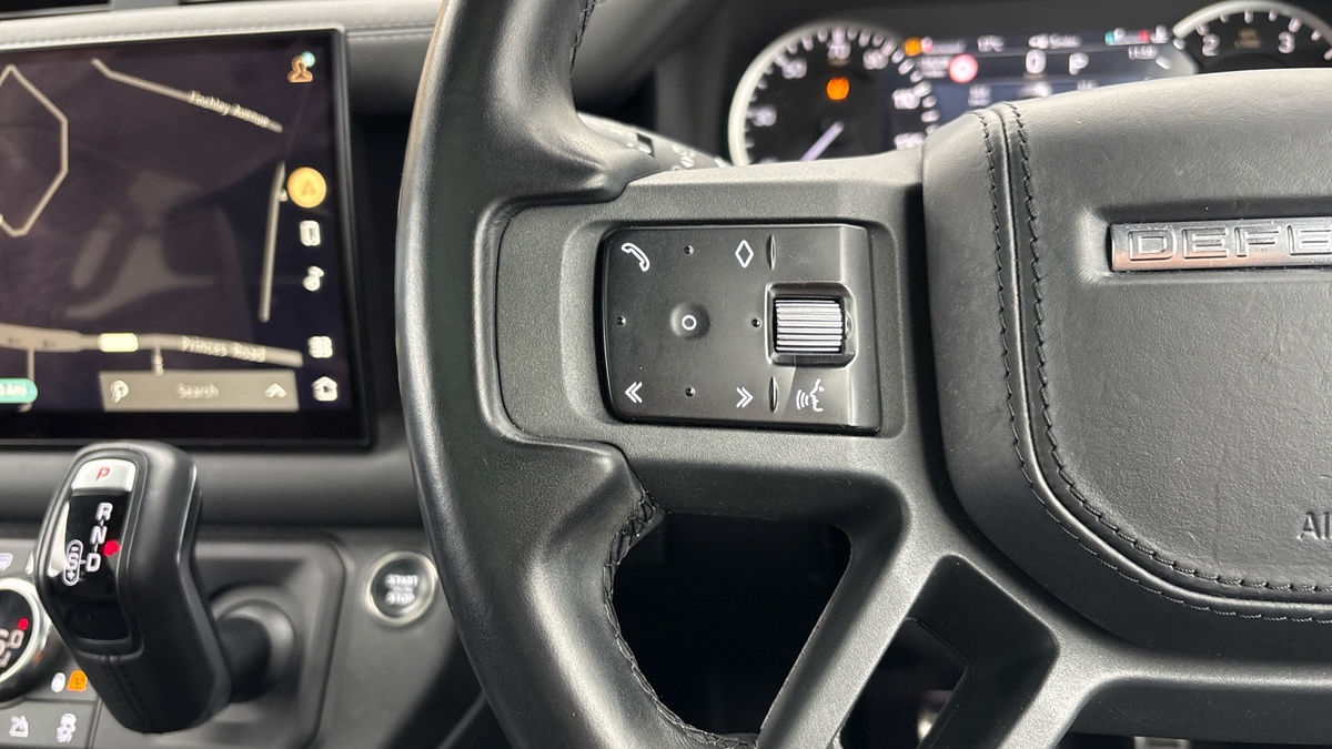Land Rover Defender 110 Image 13