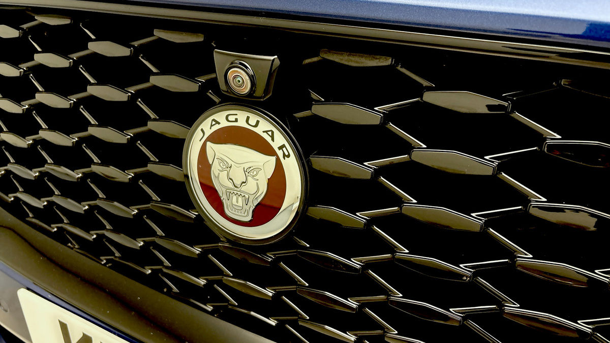 Jaguar E-PACE Image 24