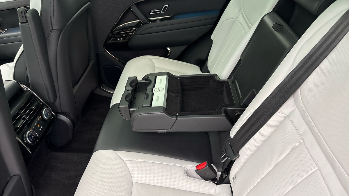 Land Rover Range Rover Sport Image 9