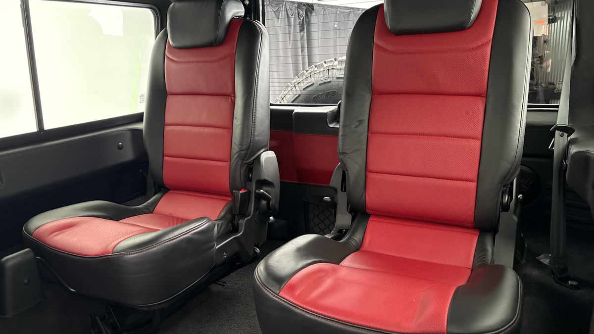 Land Rover Defender 90 Image 8