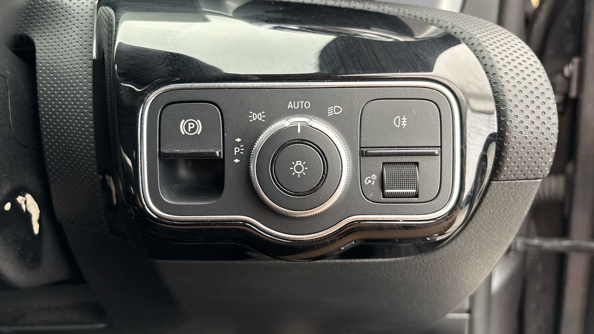 Mercedes-Benz CLA Image 25