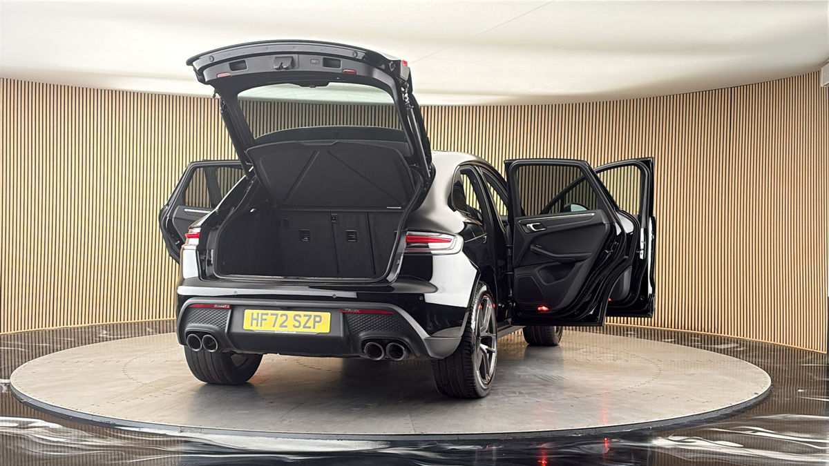 More views of Porsche Macan