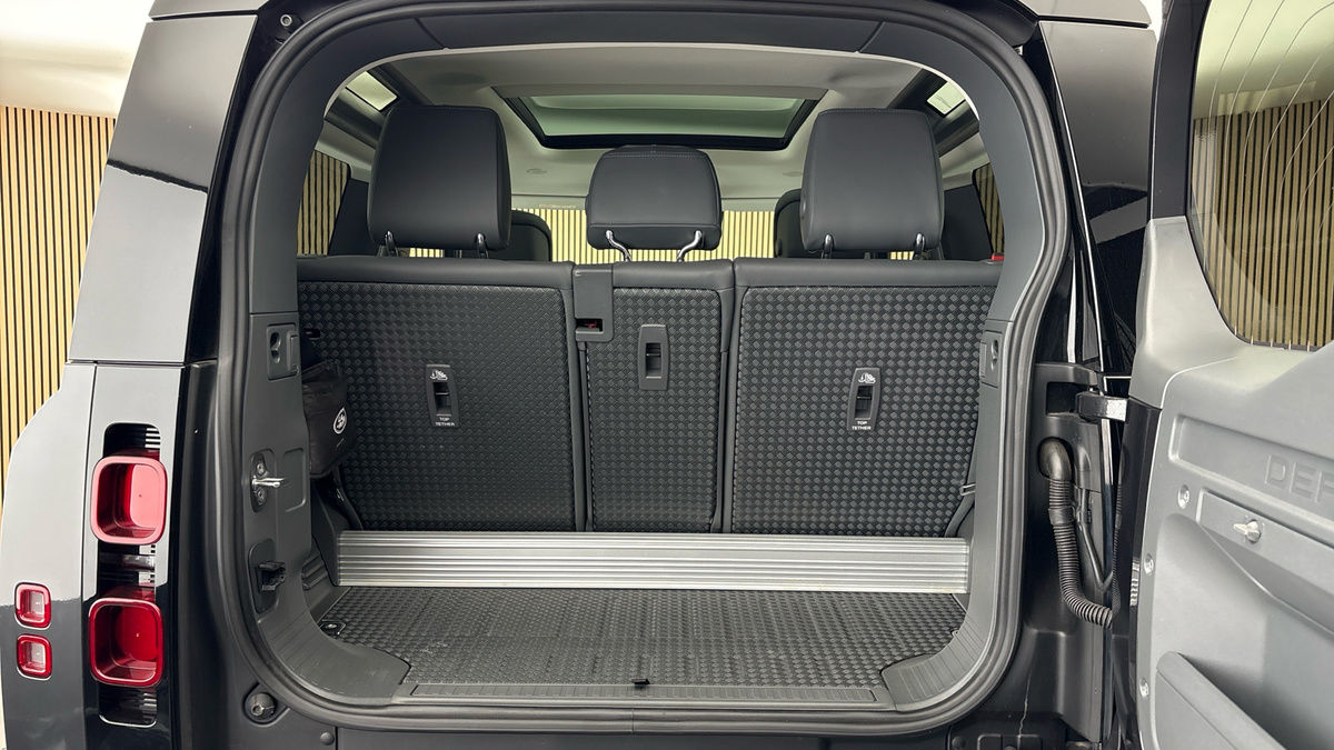 Land Rover Defender 90 Image 11