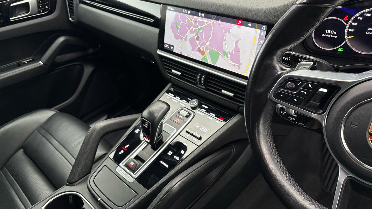 Porsche Cayenne Image 18