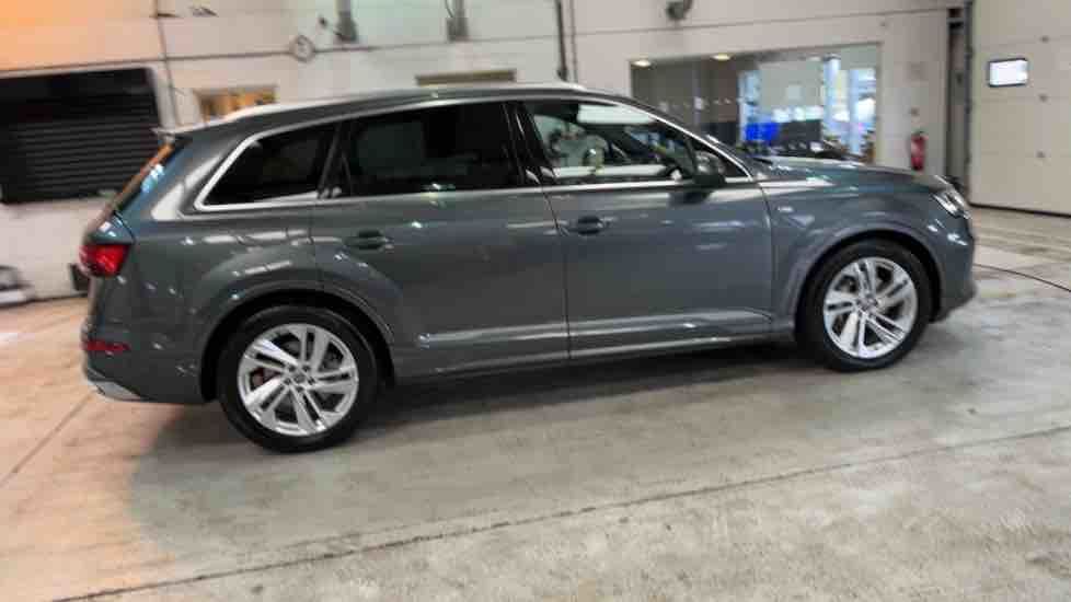 More views of Audi Q7