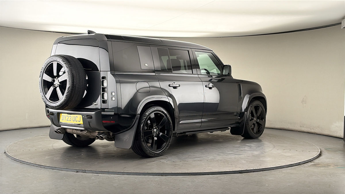 Land Rover Defender 110 Image 42