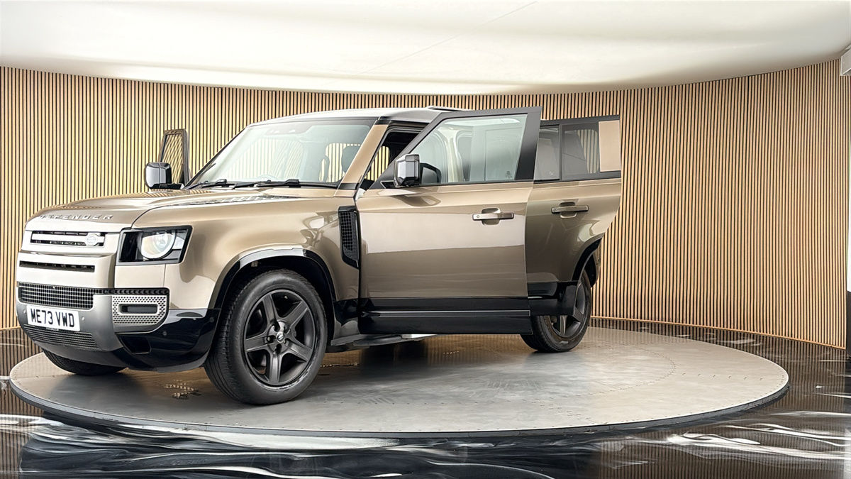 More views of Land Rover Defender 110