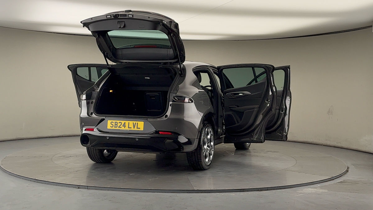 More views of Alfa Romeo Tonale