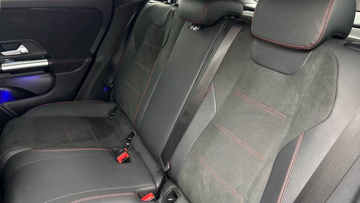 Mercedes-Benz GLA Image 8