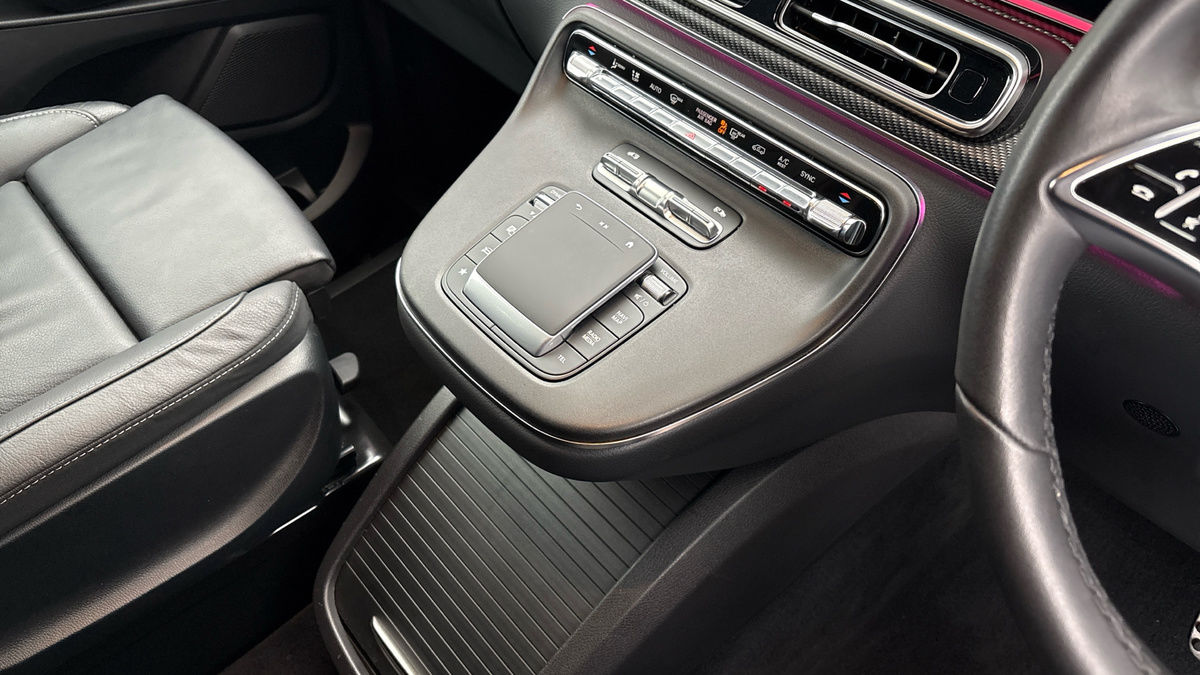 Mercedes-Benz V Class Image 18