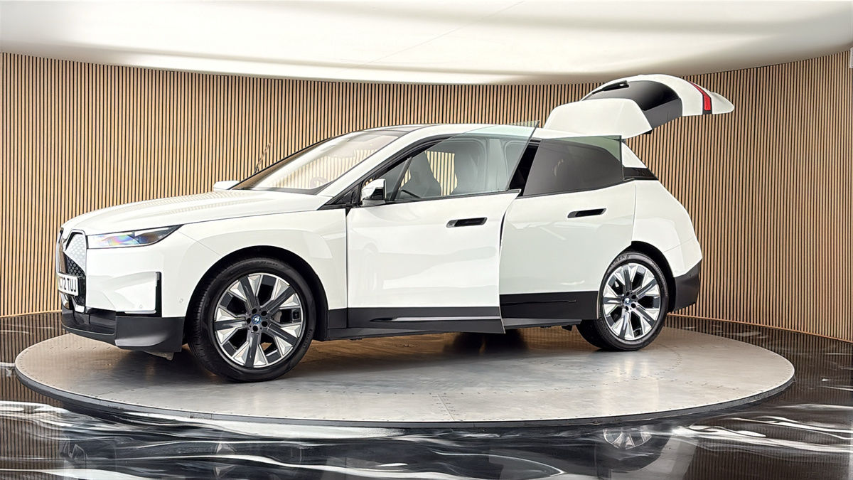 More views of BMW iX