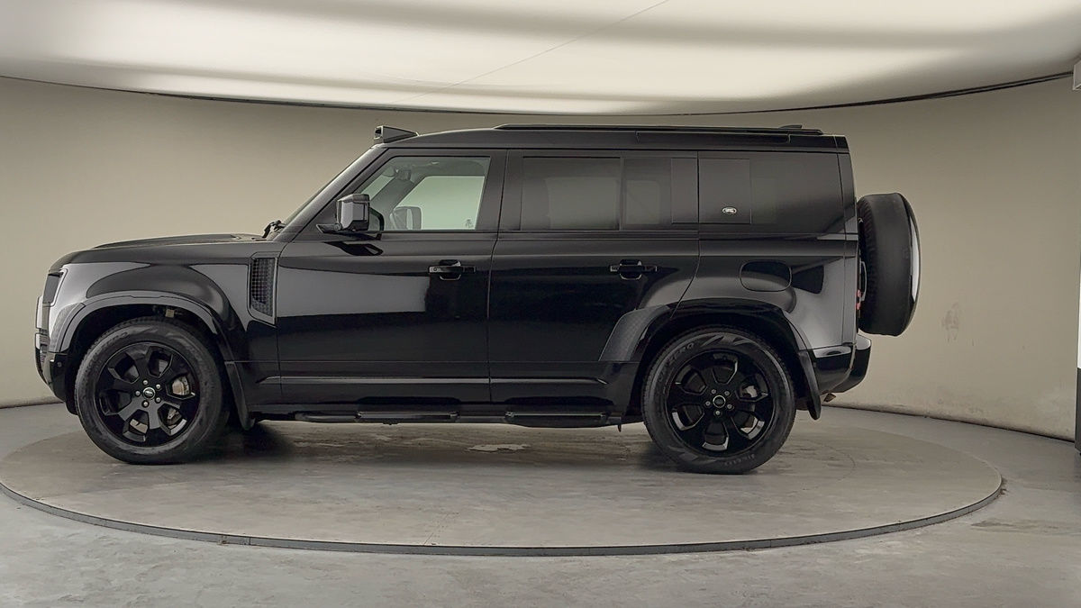 Land Rover Defender 110 Image 15