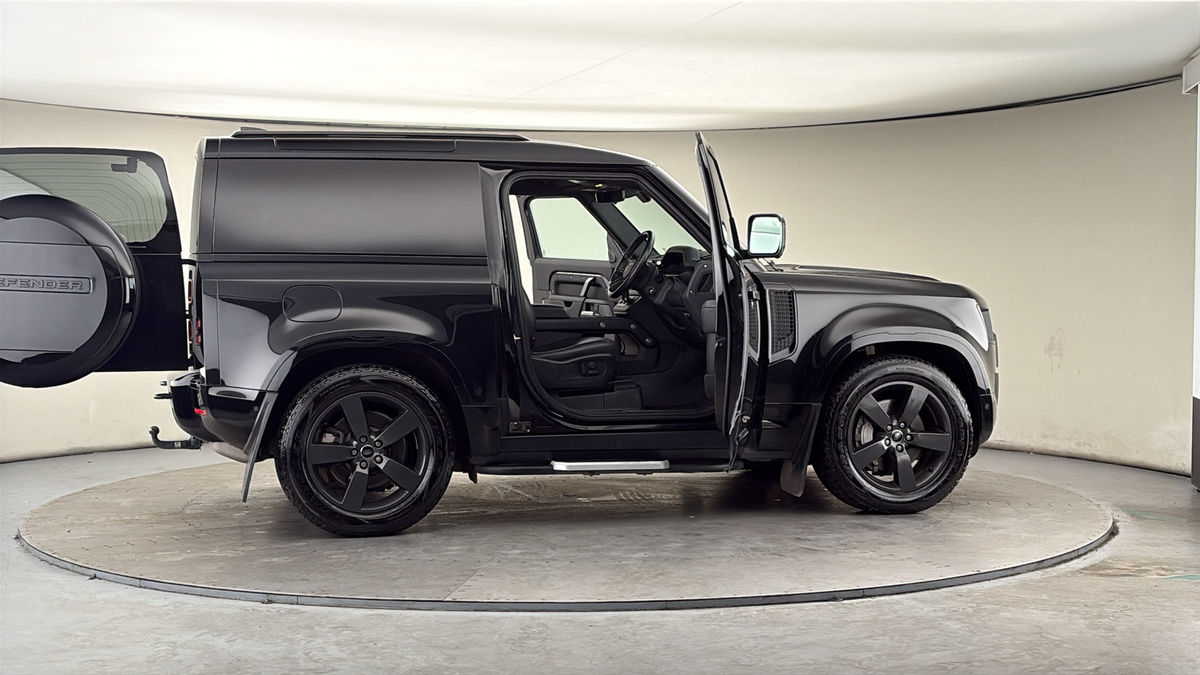 More views of Land Rover Defender 90