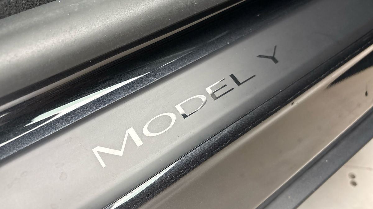 Tesla Model Y Image 33