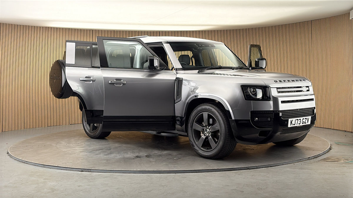 More views of Land Rover Defender 110