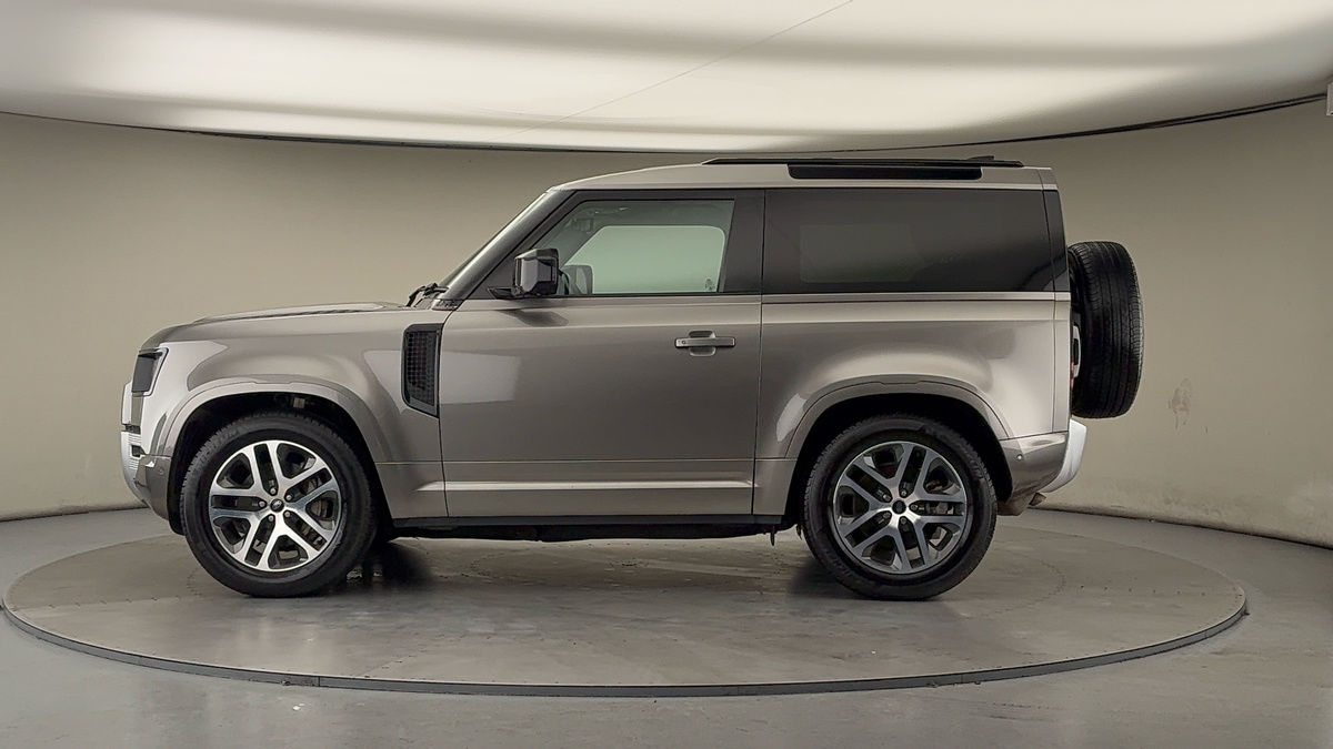 Land Rover Defender 90 Image 15