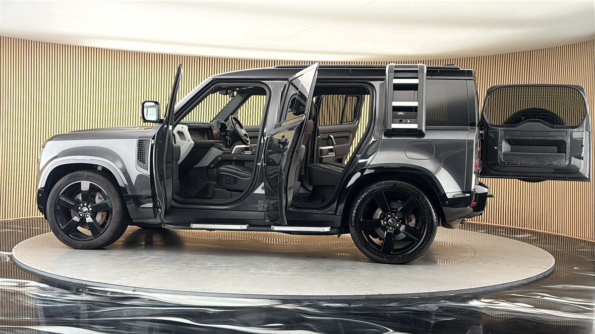 More views of Land Rover Defender 110