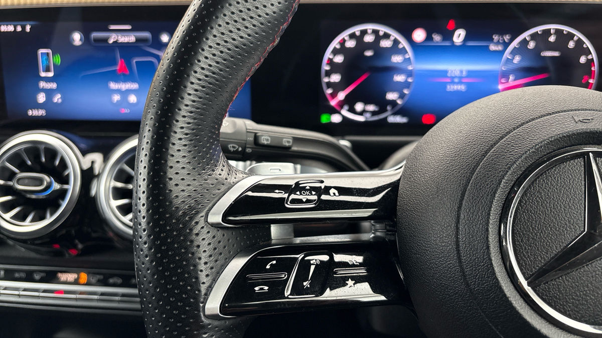 Mercedes-Benz GLB Image 13