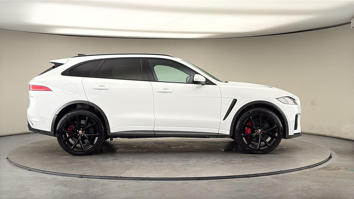 Jaguar F-PACE Image 16