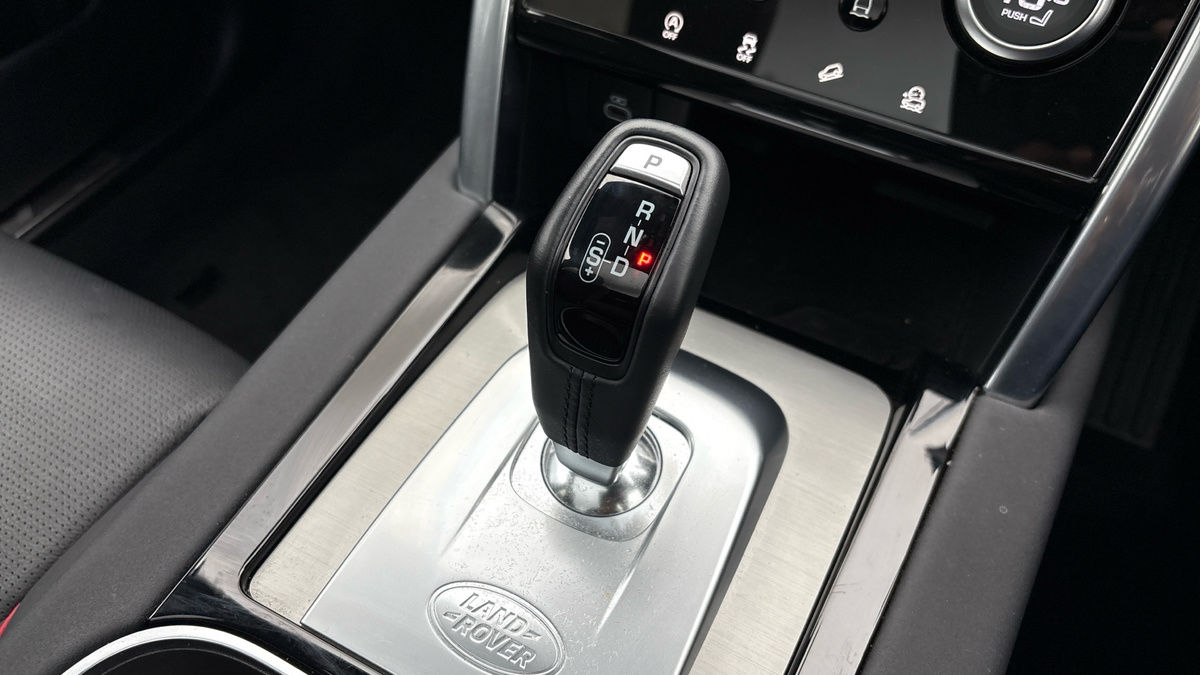 Land Rover Discovery Sport Image 25
