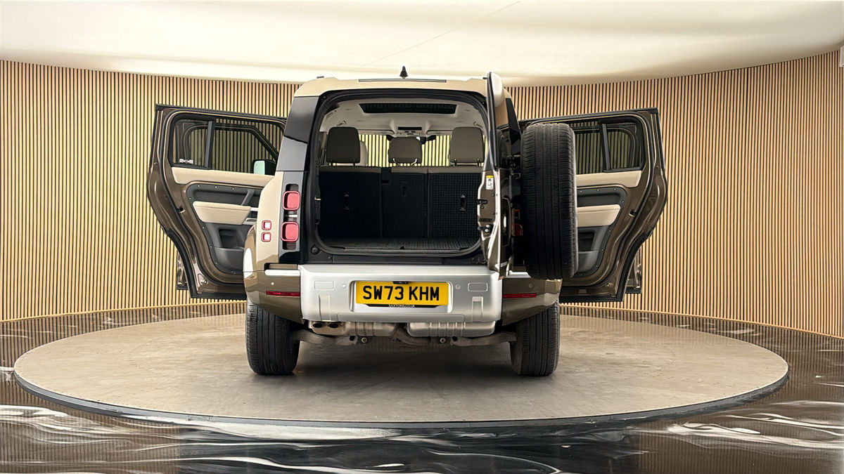 More views of Land Rover Defender 110