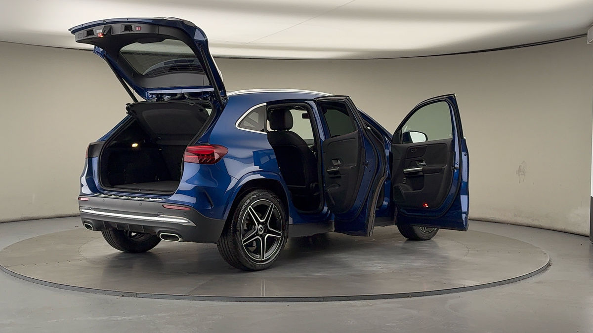 More views of Mercedes-Benz GLA