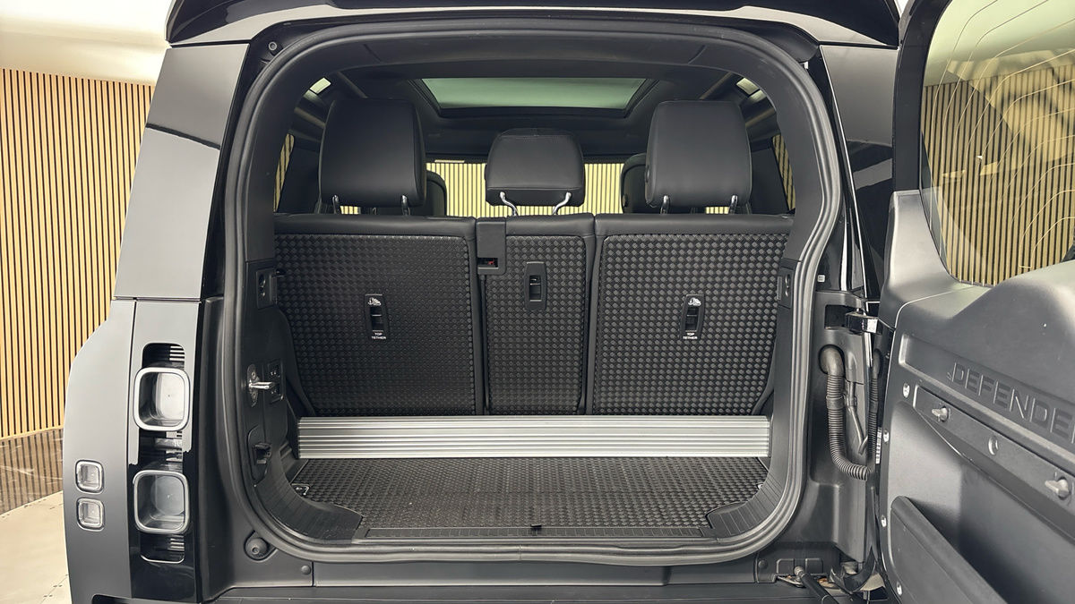 Land Rover Defender 90 Image 11