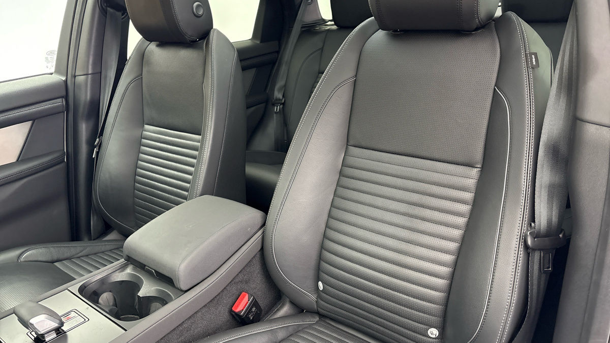 Land Rover Discovery Sport Image 7